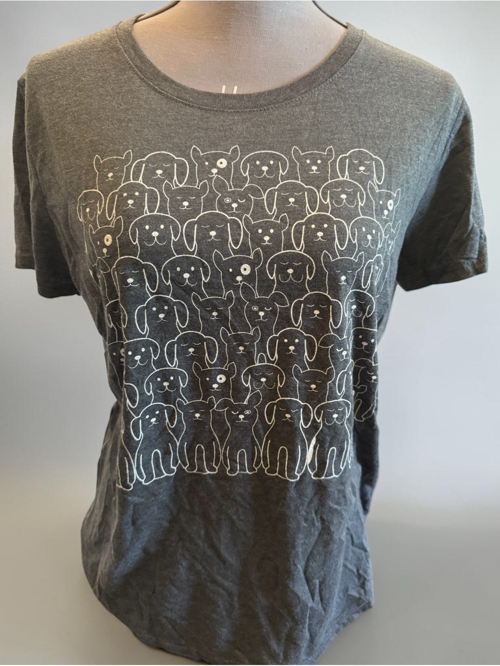 Women's Charcoal Gray Short-Sleeve Tee with Dog Graphic NWT Large